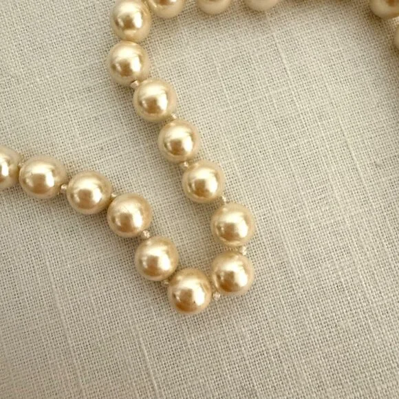 Vintage 1980s Hand Knotted Faux Pearl Necklace Set 14K GF Clasp 30in - Picture 6 of 16